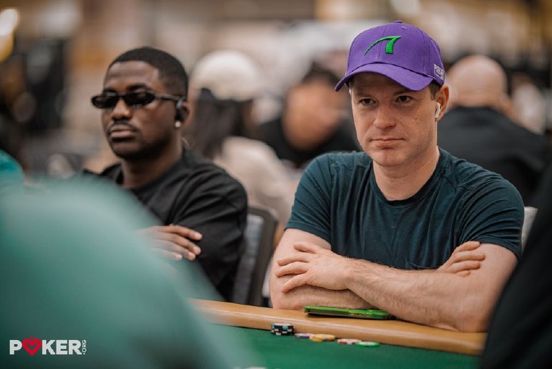 Jonathan Little 分析 100 手牌助你赢得更多Jonathan Little 是一位著名的扑克策略师和教练，他最近出版了一本新书《The Complete Poker Workout》，其中分析了 100 手牌，帮助玩家思考每个决策