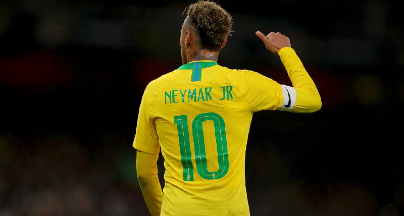 内马尔为参加扑克赛错过足球比赛巴西足球明星内马尔（Neymar Jr.）最近因错过足球比赛去参加扑克锦标赛而引发争议