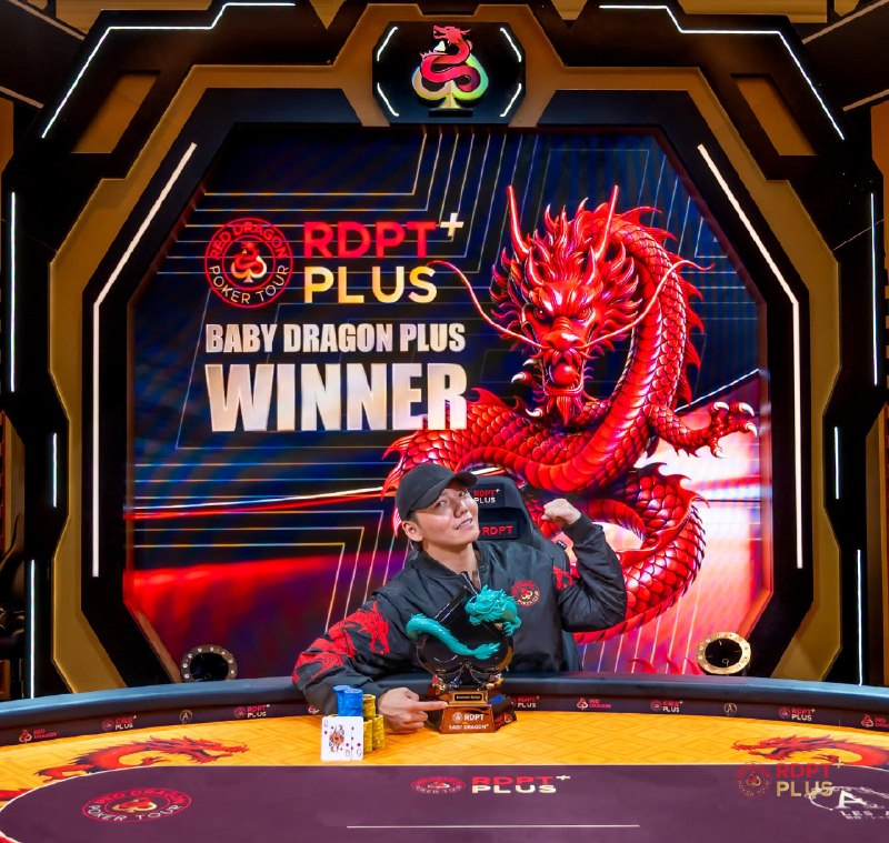 🏆 锦标赛战报📰 第 13 更 · 系列追踪红龙杯PLUS ｜ Ryoya逆袭夺冠，乔大鹏斩获亚军📍 红龙杯PLUS👑 冠军: Enomoto Ryoya💰 奖金: ₩169,004,000红龙杯Plus夏日济州站第五日，重磅三日长线赛事#15青龙杯Plus开启终极冠军争夺战